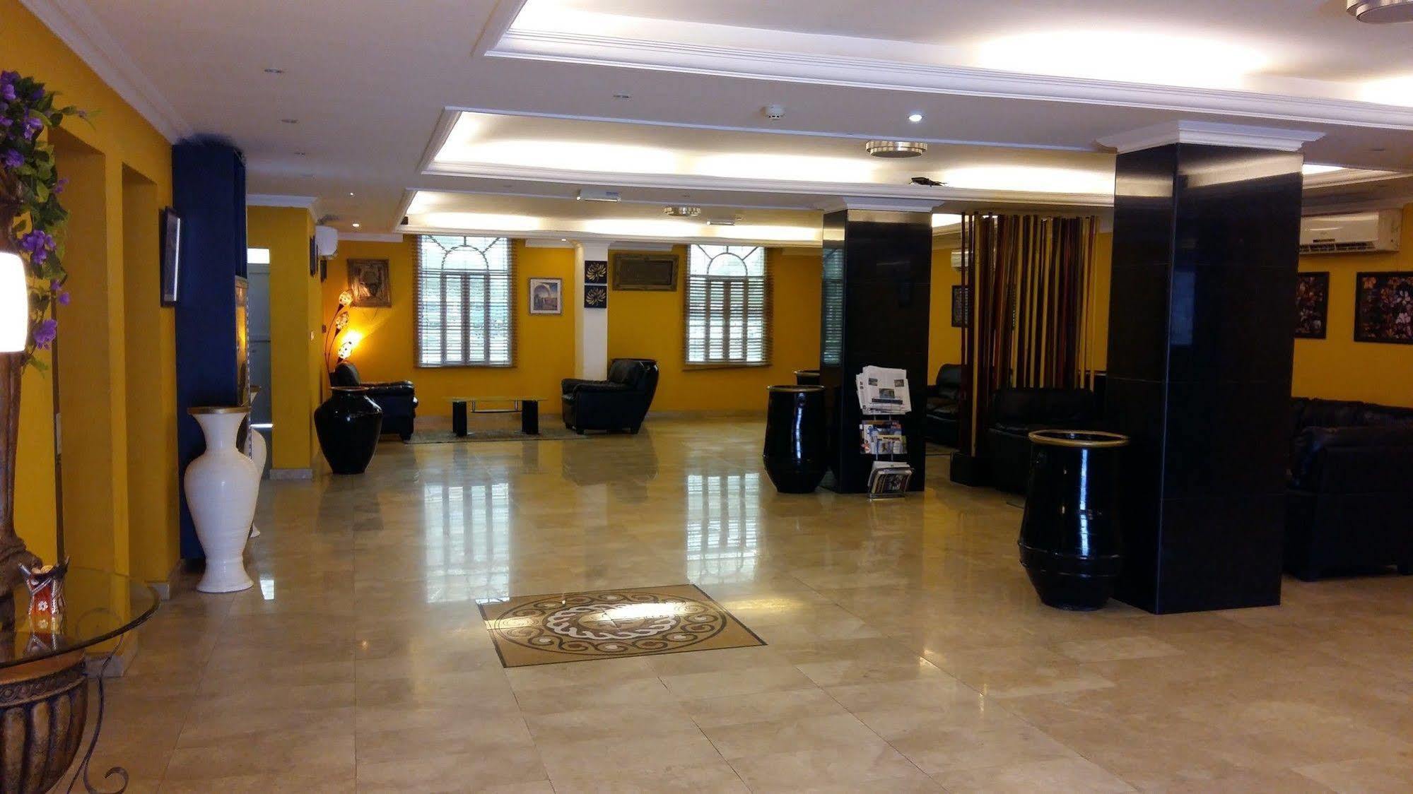 โอโย 117 มาเจสติก โฮเต็ล Hotel Wadi Kabir ภายนอก รูปภาพ