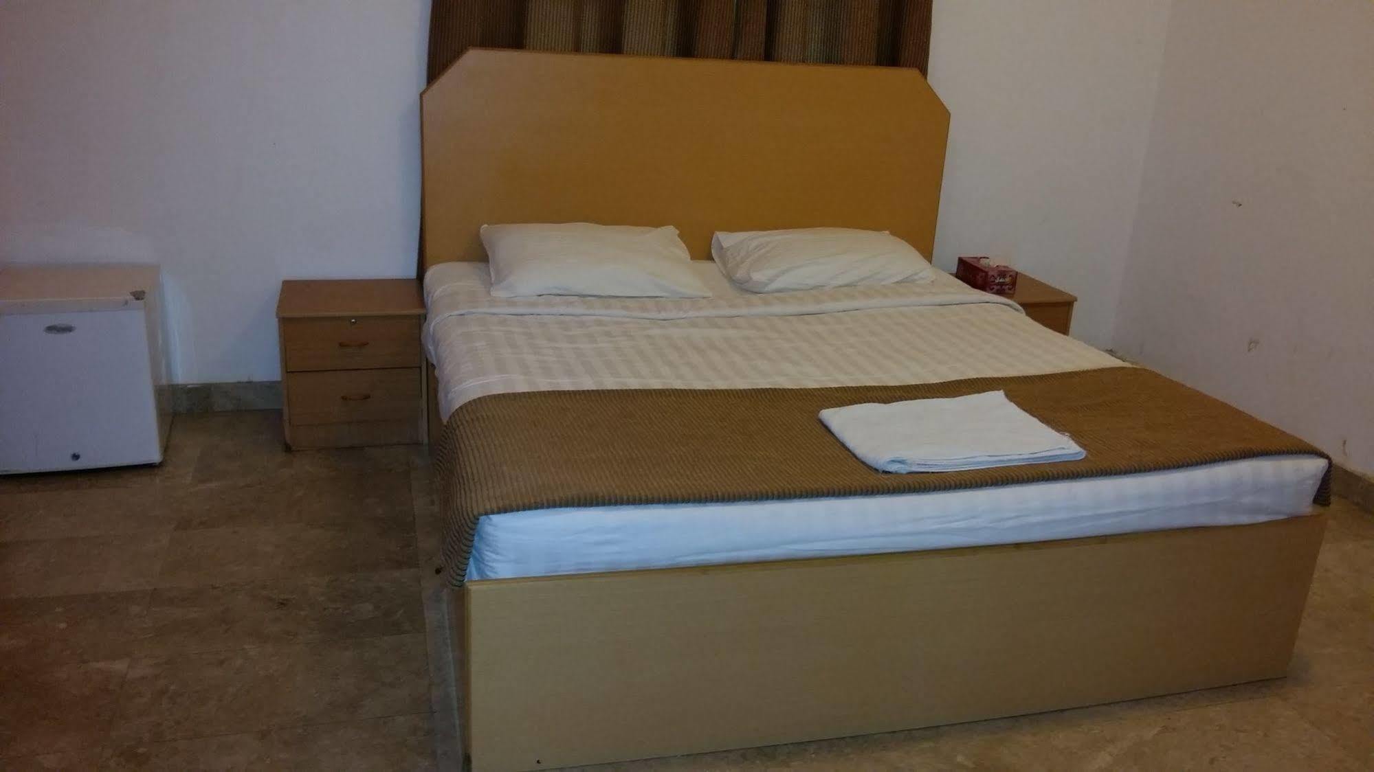 โอโย 117 มาเจสติก โฮเต็ล Hotel Wadi Kabir ภายนอก รูปภาพ