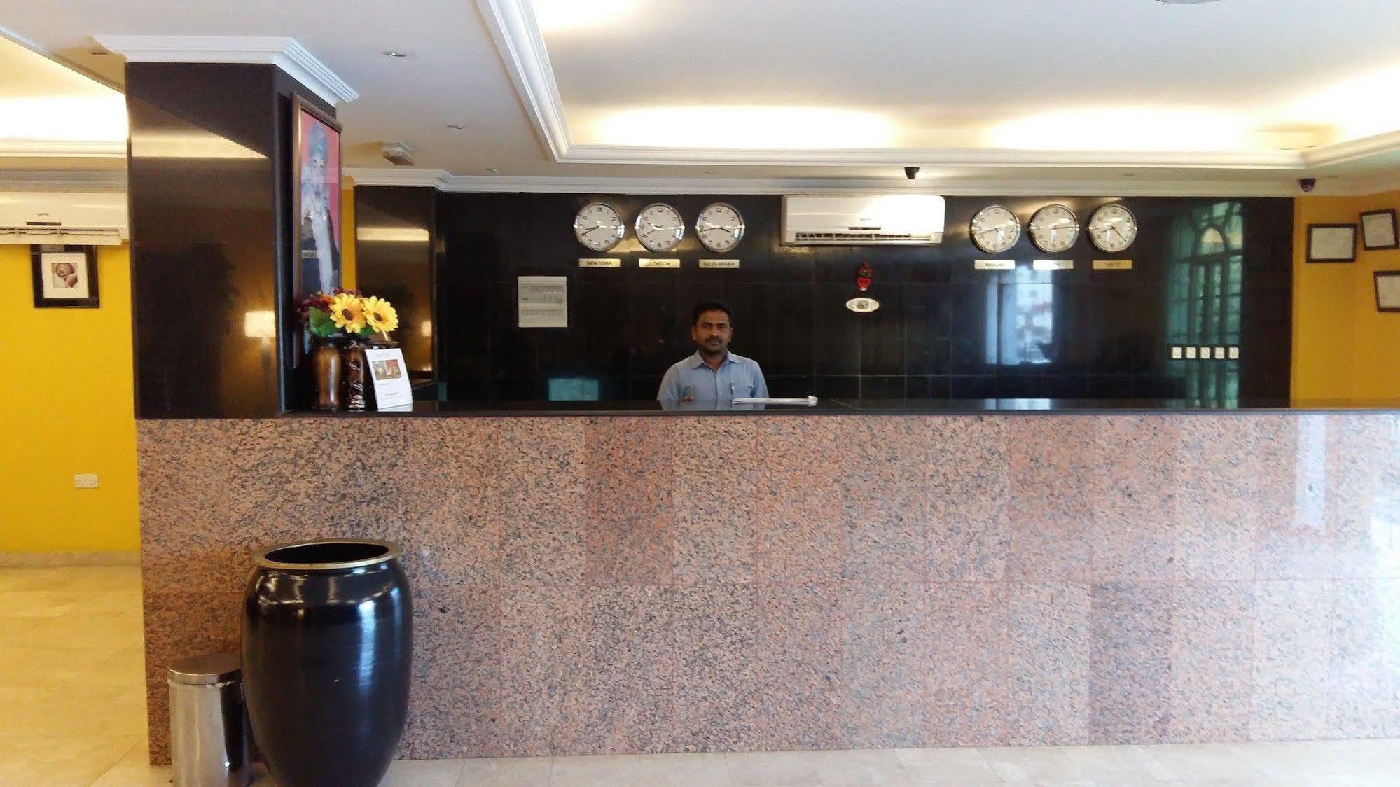 โอโย 117 มาเจสติก โฮเต็ล Hotel Wadi Kabir ภายนอก รูปภาพ