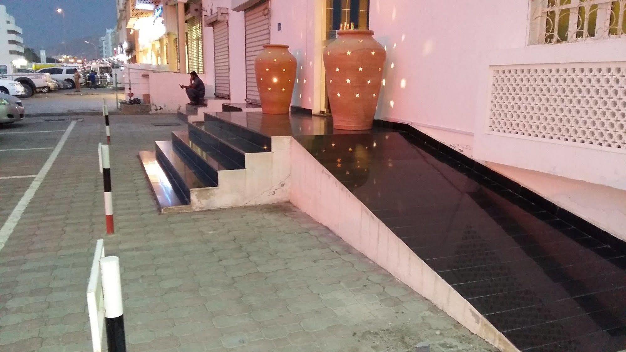 โอโย 117 มาเจสติก โฮเต็ล Hotel Wadi Kabir ภายนอก รูปภาพ